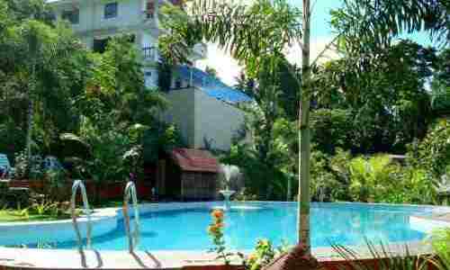 Hof Gorei Beach Resort swimming pool