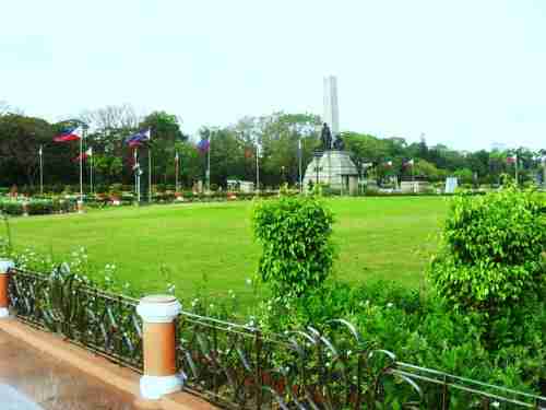  Green around the monument 