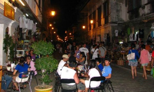Calle Crisologo at night2