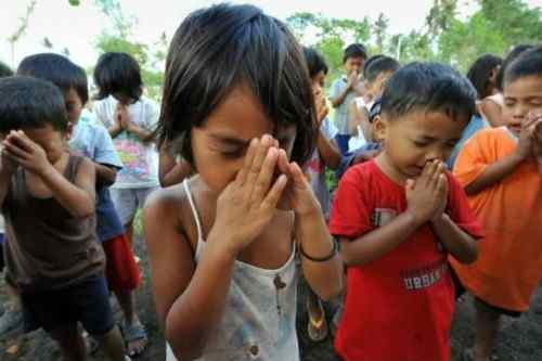 Children in prayer care mayon-volcano