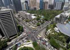 Ayala Triangle care top10-travel-destinations