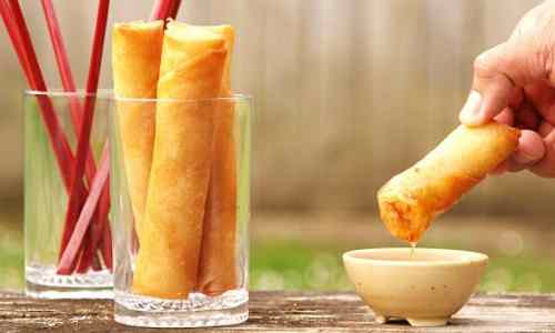 Lumpia shanghai care lumpia