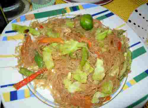 A nice Philippine cuisine called Pancit Bihon